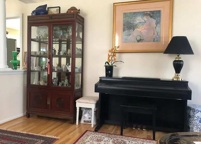 Cozy Suburban Retreat